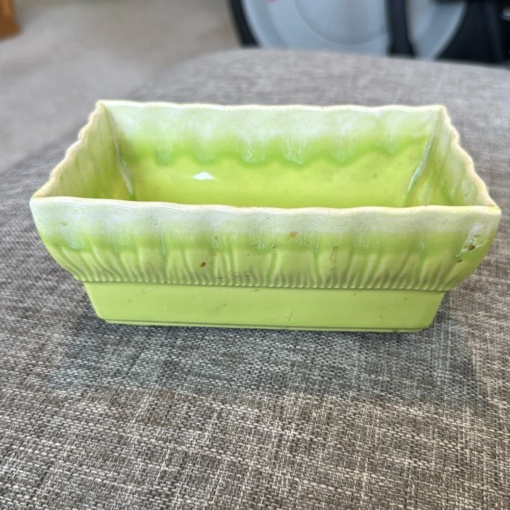 Vintage Hull USA Glazed Pottery Planter Very Pretty 206